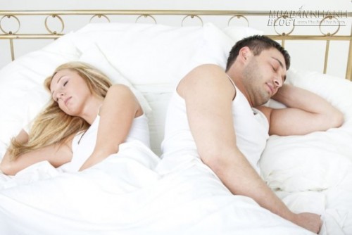 C&aacute;ch chồng người y&ecirc;u &ocirc;m bạn khi ngủ n&oacute;i l&ecirc;n điều g&igrave;