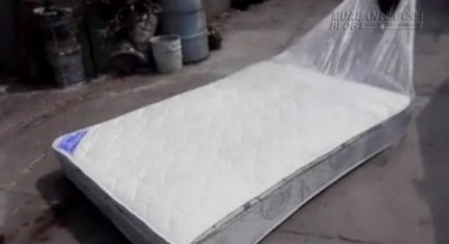 Kinh hoàng sự thật bên dưới lớp đệm sạch sẽ vẫn nằm hàng ngày