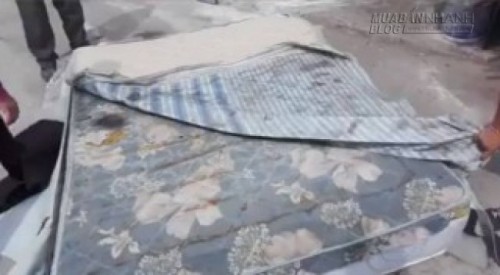 Kinh hoàng sự thật bên dưới lớp đệm sạch sẽ vẫn nằm hàng ngày
