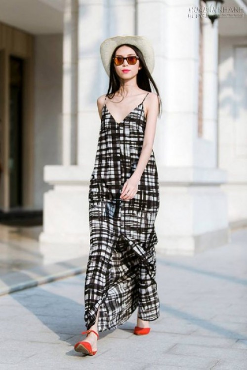 Chị em H&agrave; Nội s&agrave;nh mặc t&igrave;m v&aacute;y đẹp, trốn nắng h&egrave;