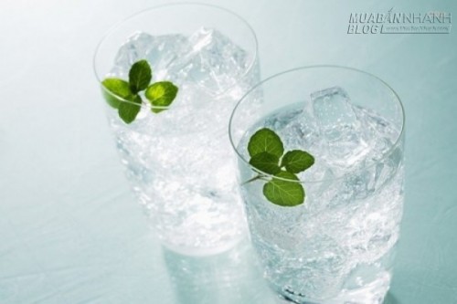 Những c&aacute;ch hạ nhiệt nguy hiểm khi cơ thể ra nhiều mồ h&ocirc;i