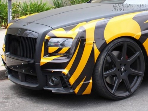 Ấn tượng Rolls-Royce Ghost độ dàn áo mãnh hổ