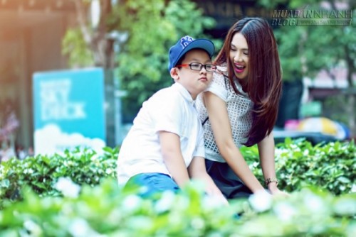 Con trai Anh Thư 8 tuổi đ&atilde; ra d&aacute;ng hot boy