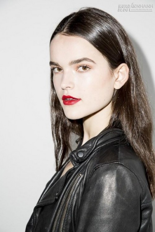 4 tips gi&uacute;p bạn nổi bật với son đỏ m&agrave; kh&ocirc;ng sợ bị dừ