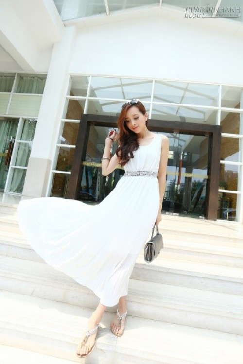 Xuống phố ngày cuối tuần với váy maxi dịu dàng, hợp thời trang