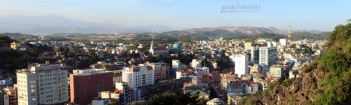 Vịnh Hạ Long nhìn từ đỉnh núi cao