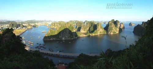 Vịnh Hạ Long nhìn từ đỉnh núi cao
