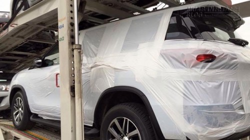 Toyota Fortuner 2016 xuất hiện trên đường phố Thái Lan