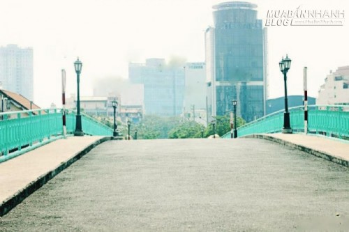 Điểm hẹn l&yacute; tưởng tr&ecirc;n chiếc cầu trăm tuổi ở S&agrave;i G&ograve;n