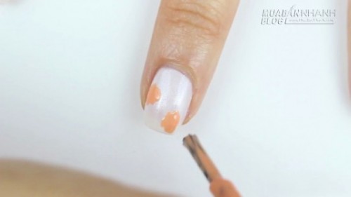 C&aacute;ch l&agrave;m nail nhũ v&agrave;ng sang chảnh đi tiệc