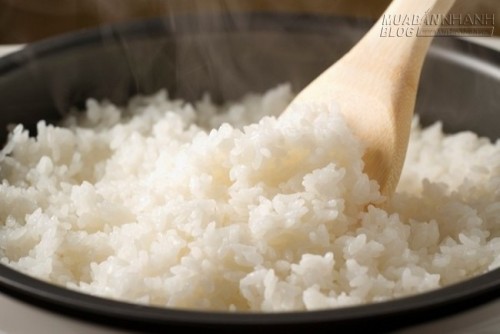 Mẹo hấp cơm nguội ngon như cơm nóng