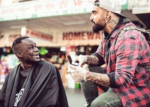 Nhà tạo mẫu tóc nổi tiếng nghiện đi cắt tóc miễn phí cho người vô gia cư mỗi tuần