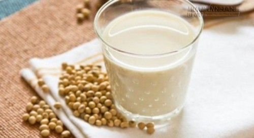 Cảnh báo: Bé trai tử vong vì uống sữa đậu nành do mẹ tự làm