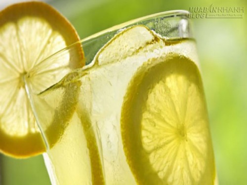 Ngăn ngừa sỏi thận bằng cách uống nước chanh