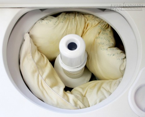 Mẹo hay tẩy trắng ruột gối y như mới, đỡ tốn tiền mua cái khác