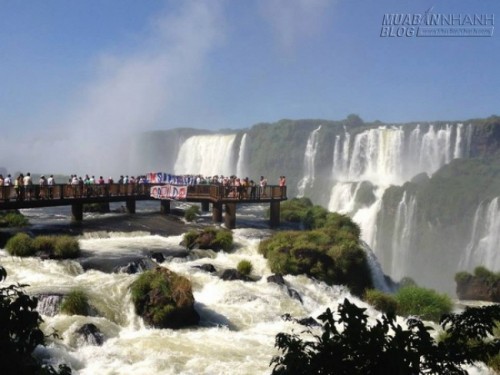 Đến Argentina thám hiểm họng quỷ