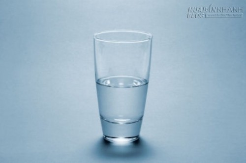 Dự đoán chỉ số hạnh phúc qua cốc nước mà bạn chọn