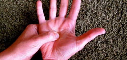 Ấn vào 8 điểm này trên cơ thể bạn sẽ thấy giảm căng thẳng nhanh không ngờ
