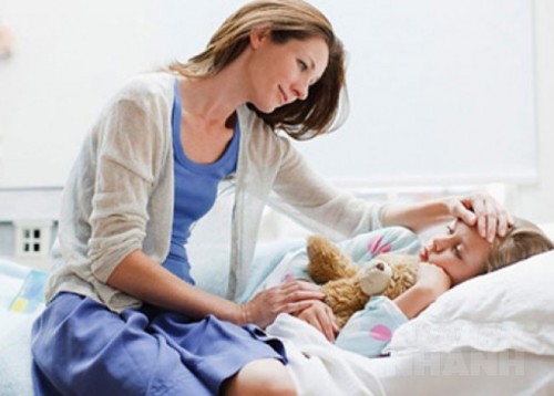 Cách hạ sốt nhanh cho bé mà không cần dùng thuốc 
