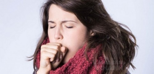 Bạn sẽ cắt cơn ho ngay lập tức khi b&ocirc;i thứ n&agrave;y l&ecirc;n l&ograve;ng b&agrave;n ch&acirc;n, &aacute;p dụng cho cả người lớn v&agrave; trẻ nhỏ