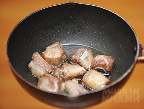 Sườn non rang muối nh&acirc;m nhi ng&agrave;y cuối tuần