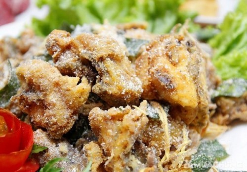 Sườn non rang muối nh&acirc;m nhi ng&agrave;y cuối tuần