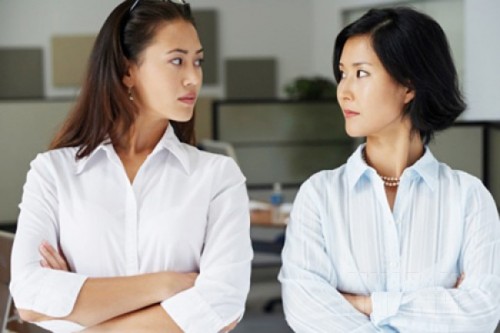 Nghe thầy bói phán con dâu gây họa cả nhà, mẹ chồng cay nghiệt đuổi thẳng về nhà ngoại
