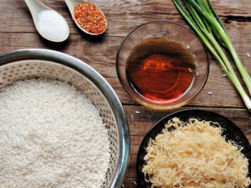 C&aacute;ch l&agrave;m cơm ch&aacute;y mỡ h&agrave;nh v&agrave;ng gi&ograve;n tại nh&agrave;, ăn bao nhi&ecirc;u cũng kh&ocirc;ng đ&atilde; th&egrave;m