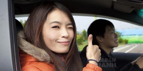 Gớm! Tưởng giàu cỡ nào hóa ra chỉ là thằng phụ hồ chàng trai bỏ xô vữa xuống nói Biệt thự này tôi xây để tôi ở!