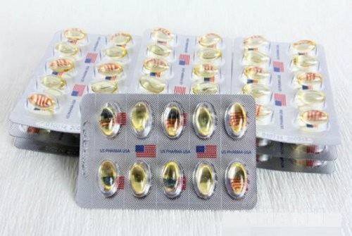 Qu&ecirc;n mỹ phẩm đắt tiền đi, tr&iacute;ch vitamin E rồi thoa l&ecirc;n mặt như thế n&agrave;y, da ngăm đen nhiều khuyết điểm đến đ&acirc;u cũng bật 2 t&ocirc;ng trắng mịn