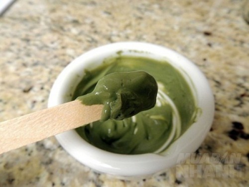 Xay nhuyễn l&aacute; n&agrave;y rồi đun s&ocirc;i thoa l&ecirc;n mặt, đầu tuần chi ch&iacute;t đốm n&acirc;u, sạm da cuối tuần bỗng trắng b&oacute;c, xinh hết nấc kh&ocirc;ng cần b&ocirc;i kem