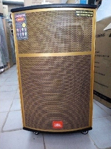 So sánh loa kéo di động và loa thường