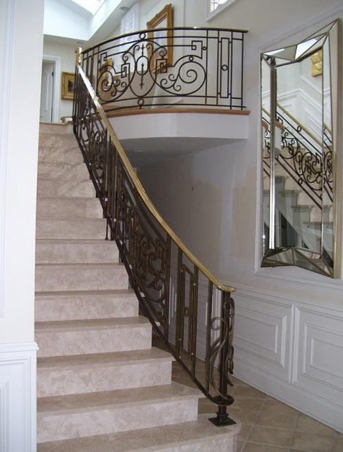 Tay vịn đồng giả cổ tại cơ sở Việt Hưng