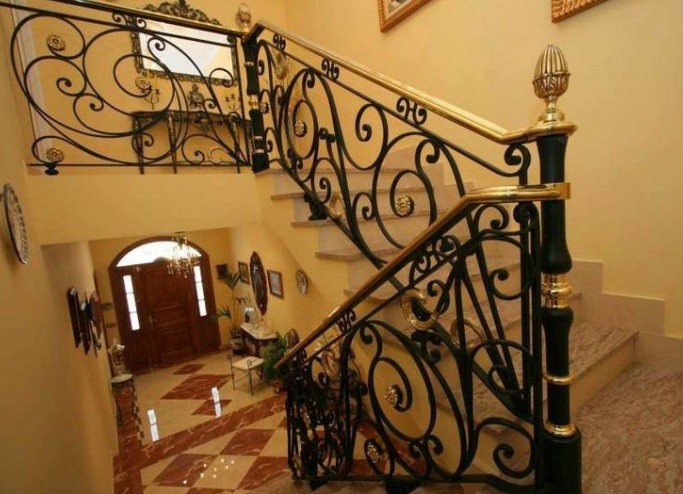 Bảng giá lắp đặt tay vịn cầu thang bằng đồng