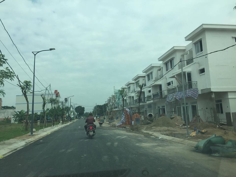 Nên mua nhà nhỏ trong hẻm to hay nhà to trong ngõ hẹp 