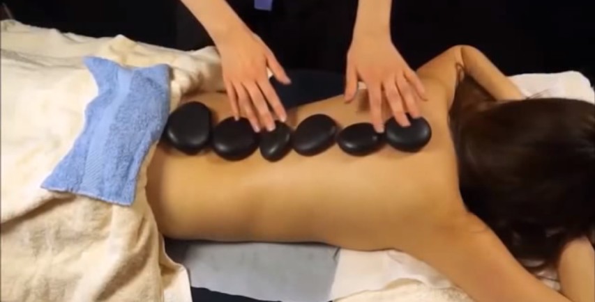 massage đá nóng 2