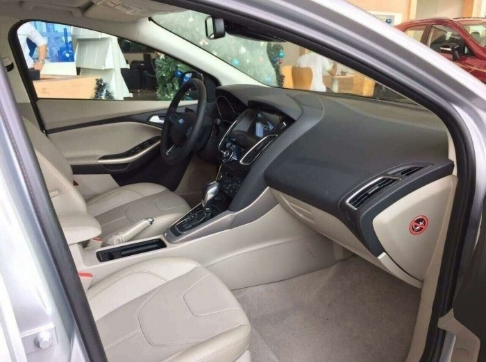 Nội thất xe Ford Focus 2018(1)