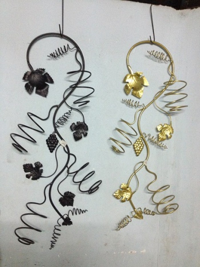 Mẫu kệ rượu sắt treo tường độc đáo