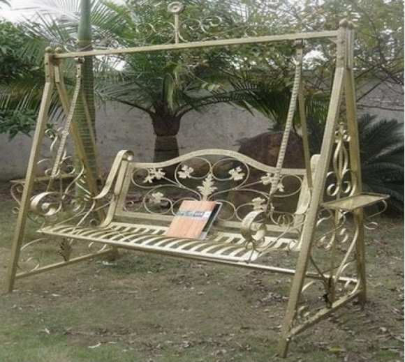 Mẫu xích đu sắt nghệ thuật đẹp cho sân vườn