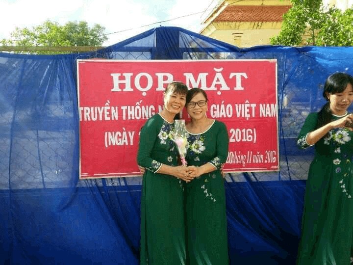 Bắt người Thầy quỳ gối! Đó là sự bạo hành man rợ chỉ có thể gặp ở một xã hội đi ngược chiều văn minh!