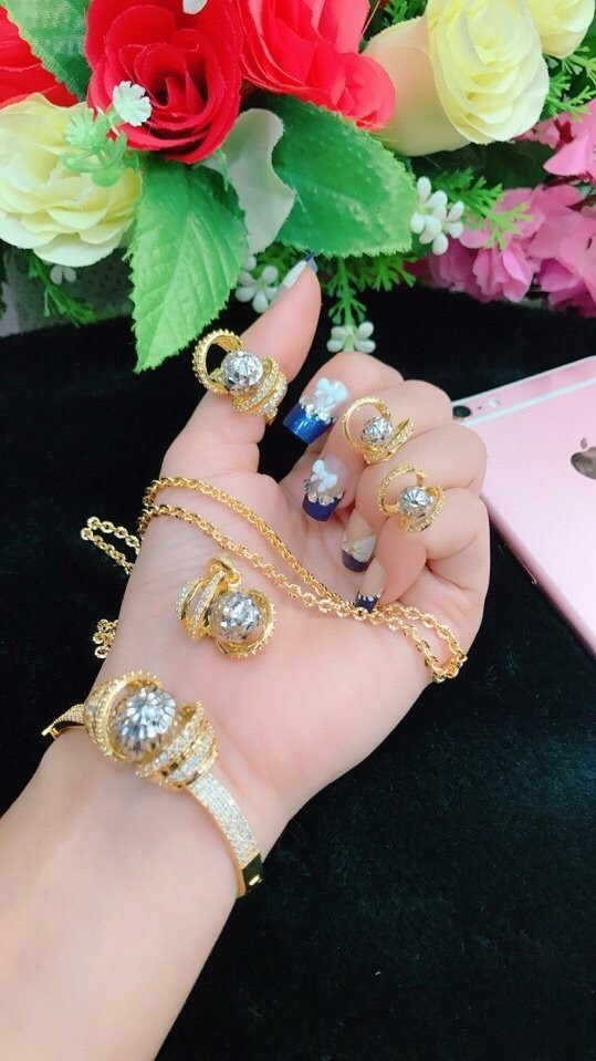 Kinh nghiệm chọn mua trang sức mạ vàng để kinh doanh