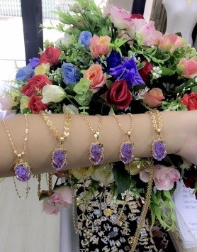 Có nên mua trang sức mạ vàng không?
