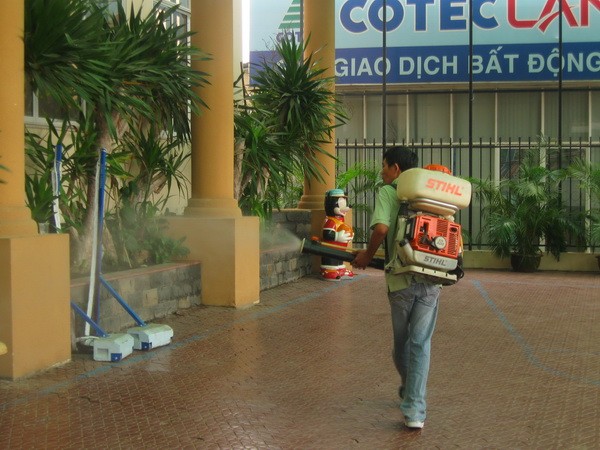 Trọng Tín sử dụng máy phun thuốc Stihl diệt muỗi và côn trùng