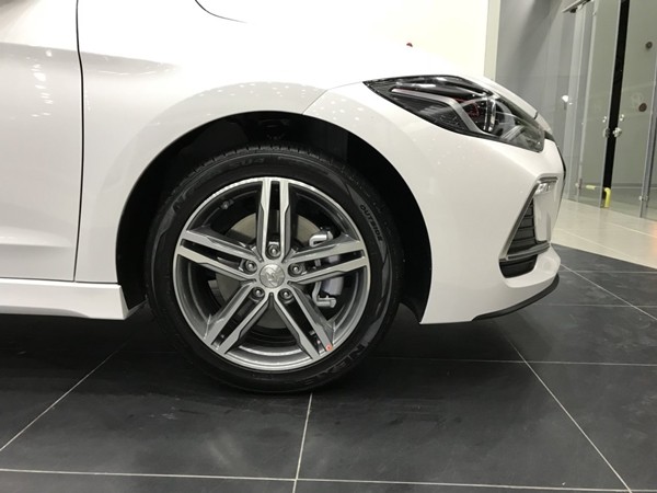 Đánh giá chi tiết Hyundai Elantra Sport 2018 vừa ra mắt