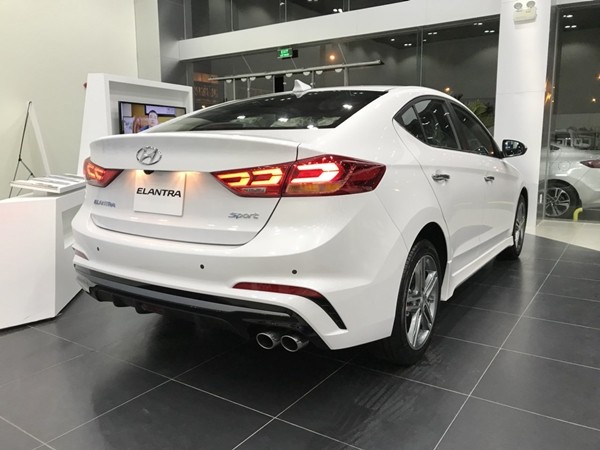 Đánh giá chi tiết Hyundai Elantra Sport 2018 vừa ra mắt