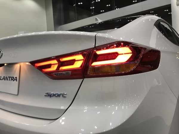 Đánh giá chi tiết Hyundai Elantra Sport 2018 vừa ra mắt