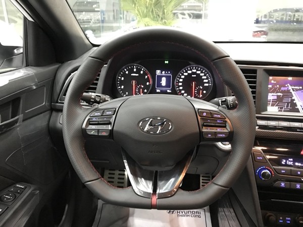 Đánh giá chi tiết Hyundai Elantra Sport 2018 vừa ra mắt