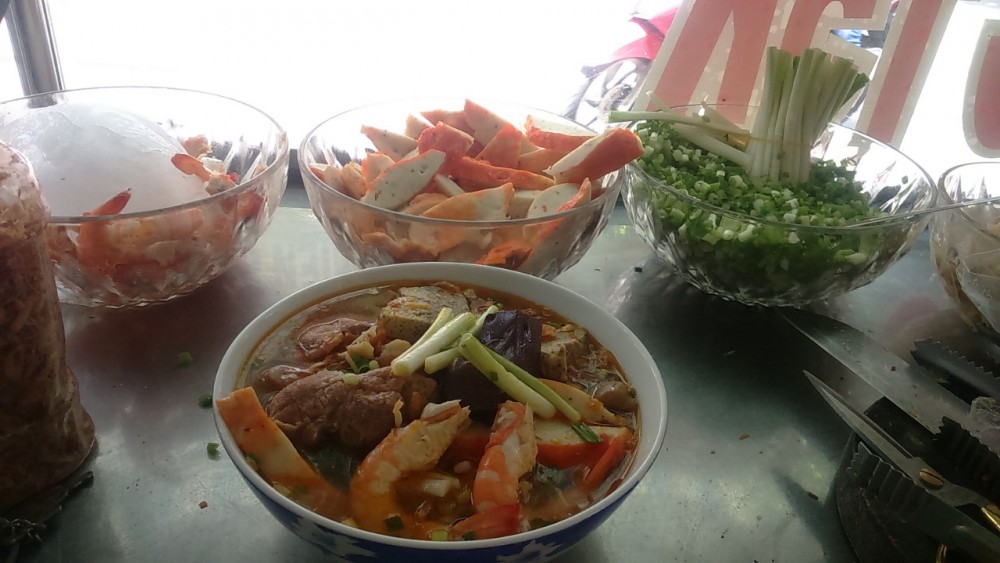 banh-canh-cua-dong-bui-dinh-tuy