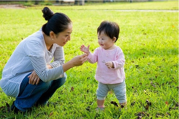 Lưu ý khi đưa bé ra ngoài lúc trời lạnh
