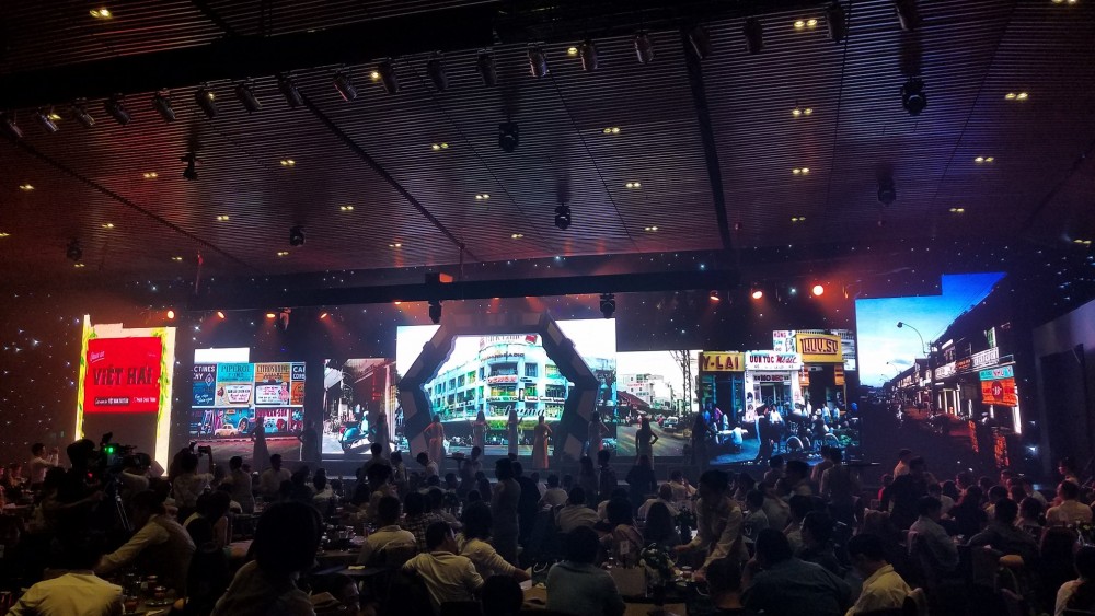 Lắp đặt màn hình LED cảm ứng tại chương trình Saint Gobain 2018 3